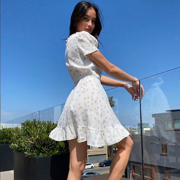 NWOT Aritzia Sunday Best New Ruffle Wrap Dress - Picture 4 of 6